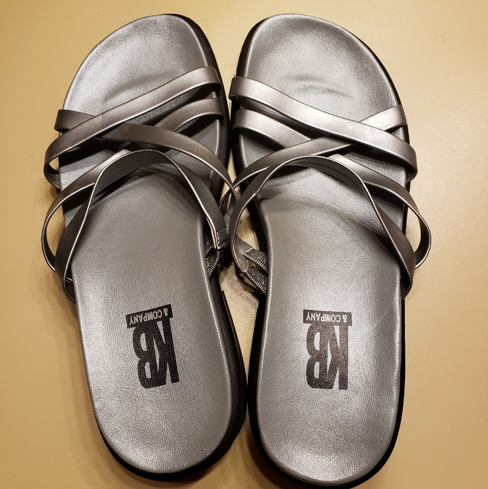 💜3/$10💜Pretty KB silver sandals